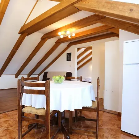 펜션 Kanica 10367 로고즈니차